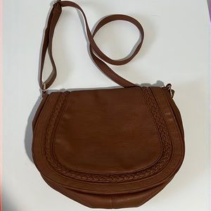 RAMPAGE BRAIDED SADDLE CROSSBODY WOMANS HANDBAG